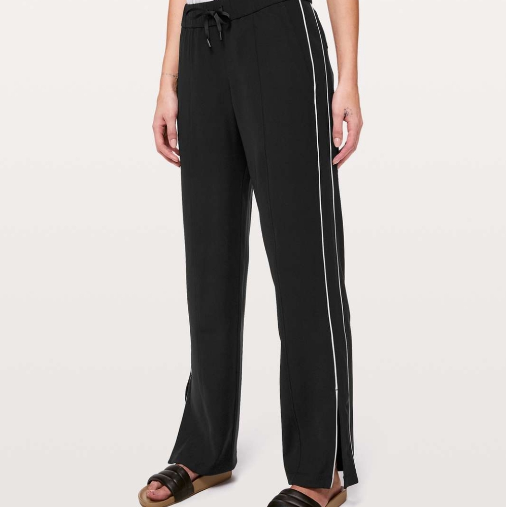 LULULEMON On the Right Track Pants in Black/Light Ivory Womens Size 12